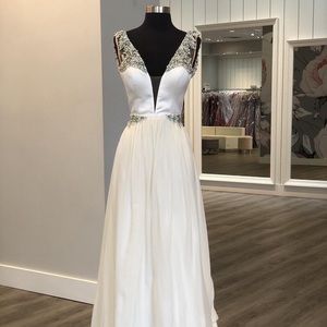 Size 2 Ivory Ashley Lauren Gown